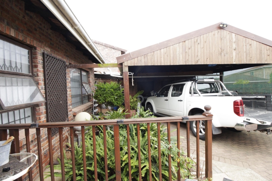 5 Bedroom Property for Sale in Noorsekloof Eastern Cape